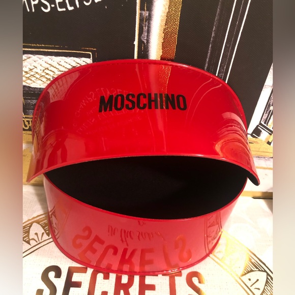 MOSCHINO Sunglass, Eyeglass Case in Red High-gloss Finish (Like New!) - Picture 5 of 7